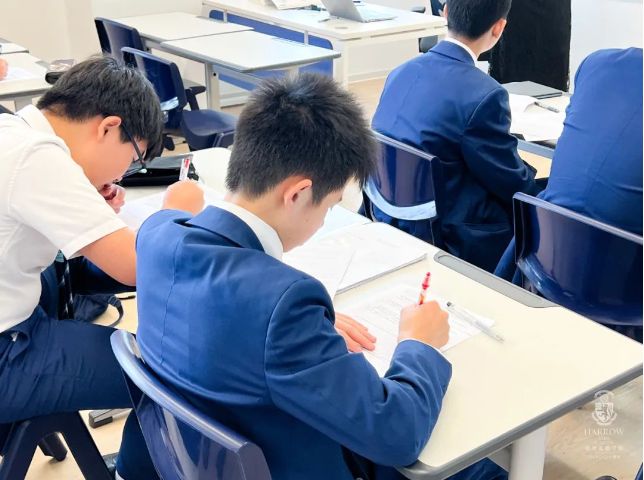 选择哈罗横琴三年A-Level课程，提前锁定世界名校！