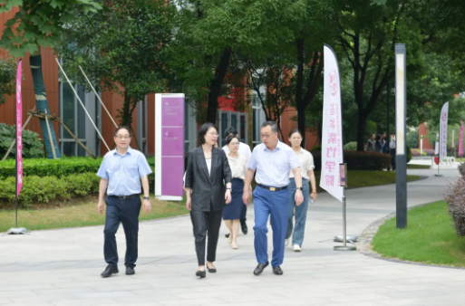 闵行区副区长亲临圣华紫竹学院考察调研！