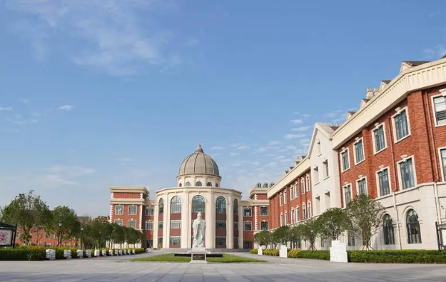 成都墨尔文学校2025年常见问题解答，轻松入学！