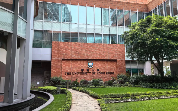 天府中学融合创新实验课程：2牛，5港，77封录取！