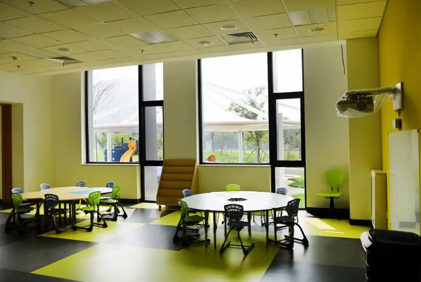耀华国际教育学校北京亦庄校区：学校环境咋样？2025年学费是多少？