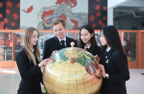 2025年重庆枫叶国际学校普高班招生简章！