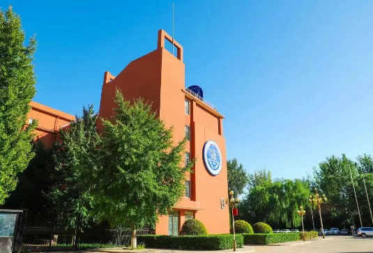 北京市新府学外国语学校