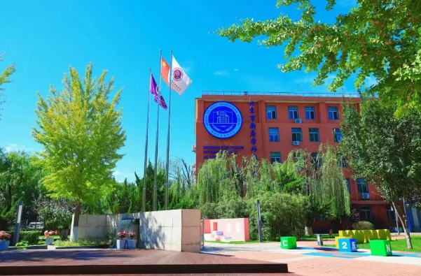 北京市新府学外国语学校