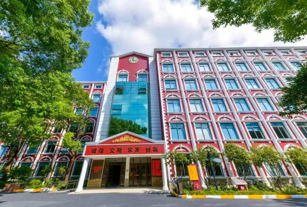 上海市燎原双语学校