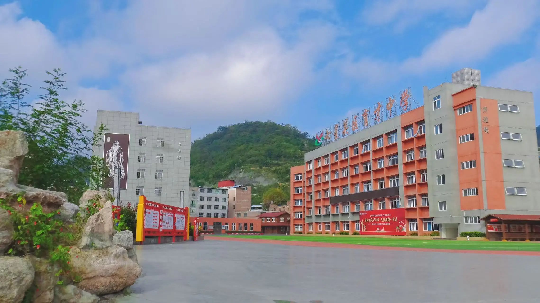 海子街育才中學(xué)初三補習(xí)班：實力助蛻變，夢想啟航時