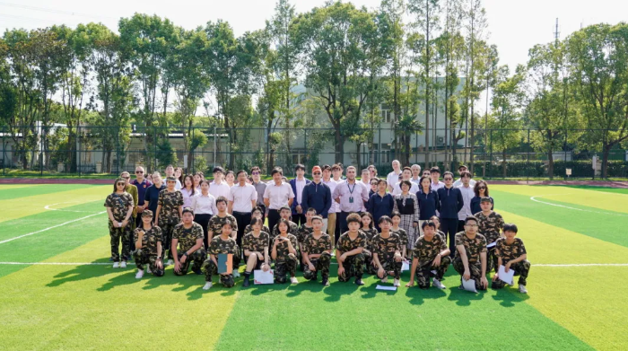 上海籽奥高中2026级新生军训收官：七天汗水浇灌，我们悄然长大