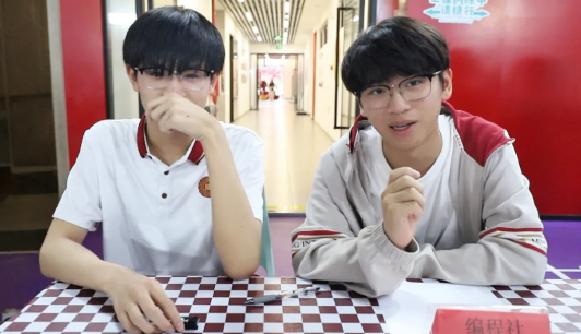 2025学年为明学校国际部社团招新正式启幕！每个社团社长分别进行社团介绍，这里没有 “标准答案”，只有 “无限可能”：从科创实验室的代码闪烁，到音乐社的旋律流淌，从摄影社的镜头里光影定格，到排球社团上的默契协作，每一个社团都是探索热爱、锤炼能力的舞台