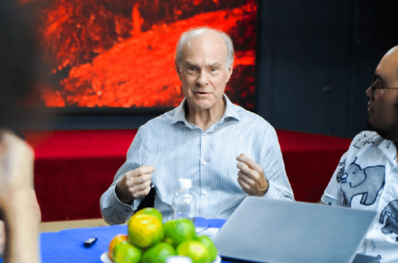 在深圳市博纳学校，我们坚信每一个孩子的成长与未来，是学校、家长和学生三位一体共同成就的结果。因此，我们致力于创造一个透明、开放和包容的家校网络，让家长走进学校，了解学校，帮助家庭与学校共同成长。教育家苏霍姆林斯基说：