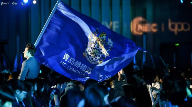 时光淬炼成长，实力见证荣光。  2026年，迎来青岛赫德第四届应届毕业生，本届学子延续往届优异升学传统，再度交出一份含金量拉满的录取答卷。  不止英美加澳主流留学目的地，更突破升学版图，覆盖德国、日本等多元赛道，真正实现英美加澳德日多国联申、全域同步斩获名校Offer，在全球升学舞台上绽放赫德学子的亮眼实力。
